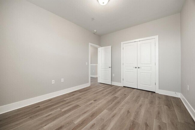 Building Photo - 1501 Roseburg Dr