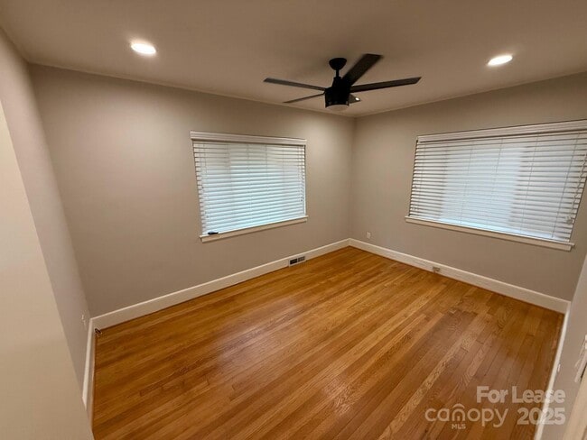 Building Photo - 1425 Montford Dr