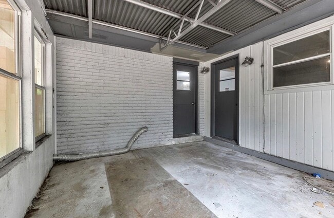 Building Photo - 3962 Fairfield Dr