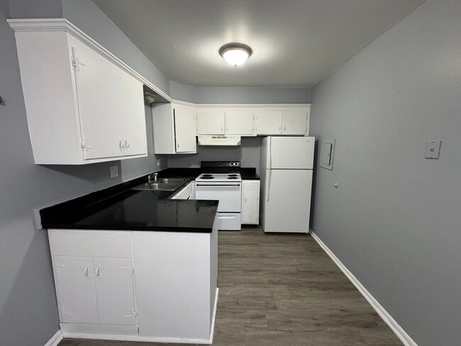 Building Photo - Warren Park 2 Bedroom Apartment w/Balcony