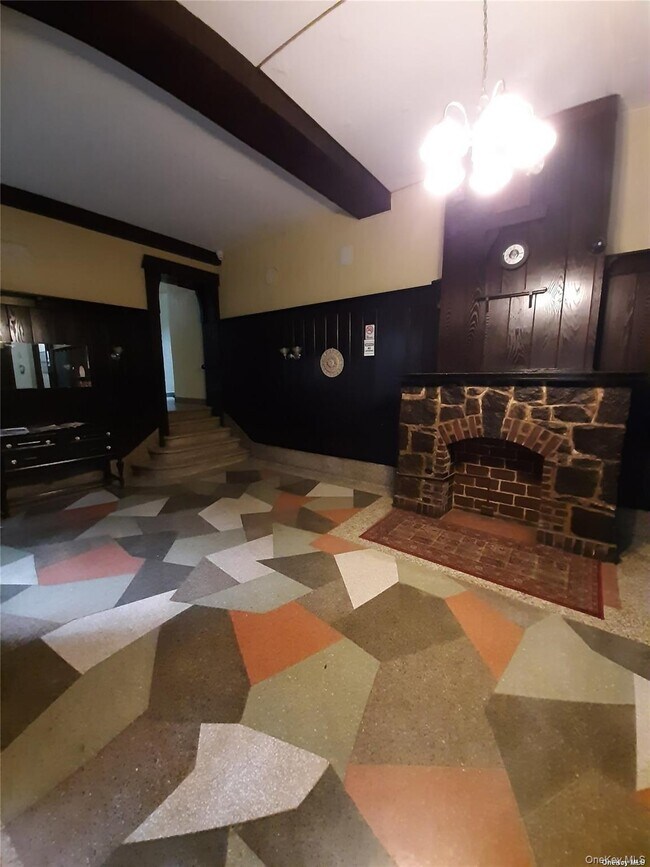 Building Photo - 1 Hillside Ave