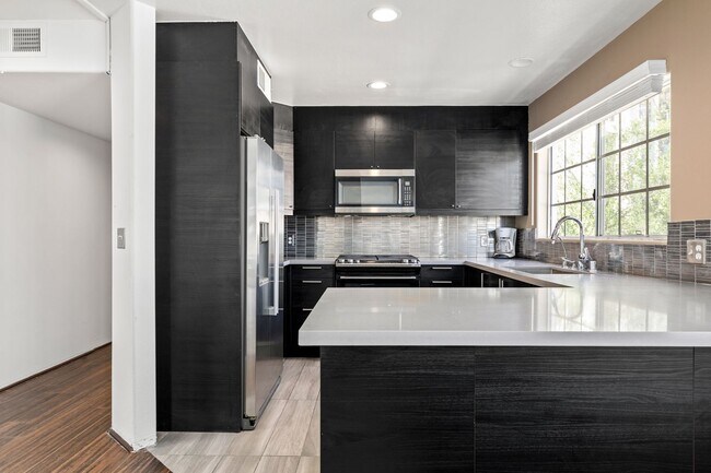 Building Photo - 10777 Ashton Ave