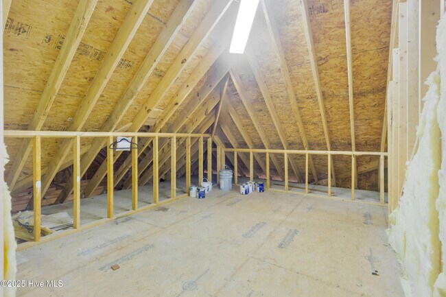 Building Photo - 1609 Lucerne Way