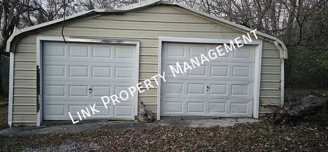 Building Photo - 2310 N Chamberlain Ave