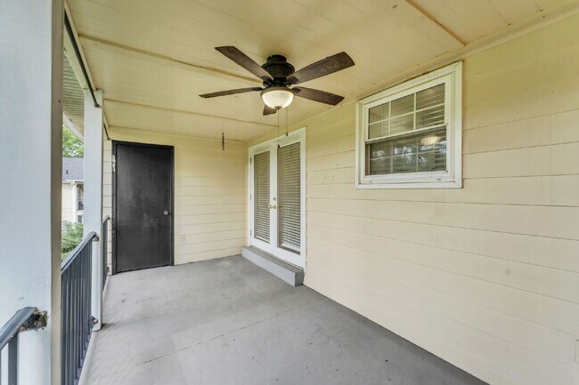 Building Photo - Beautiful 2-Bed, 2-Bath Condo with Elegant...
