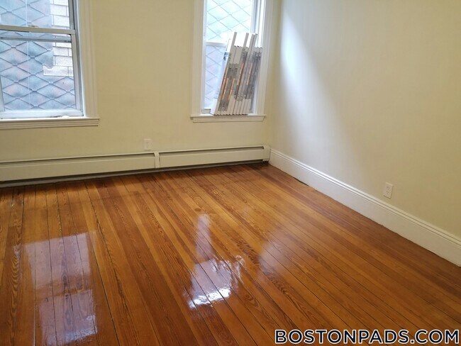 Building Photo - 9 Fulkerson St