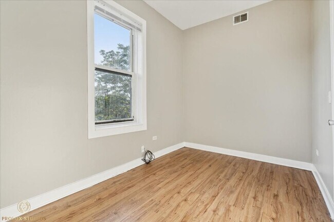 Building Photo - 1500 48th Ct