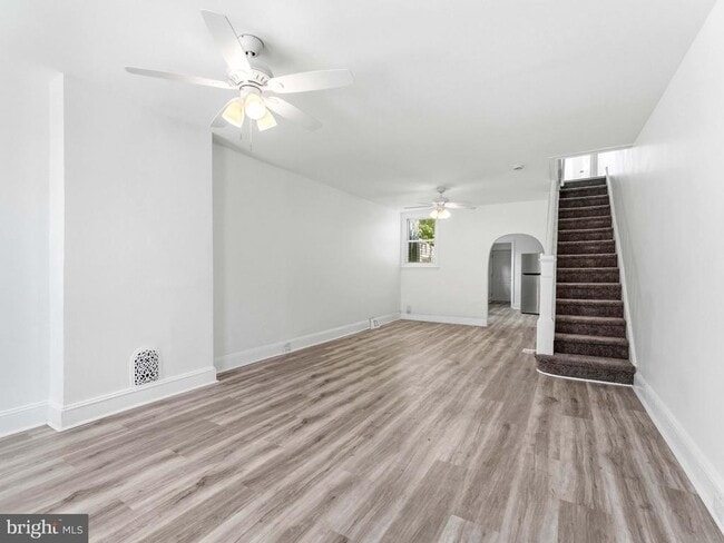 Building Photo - 1831 E Clementine St