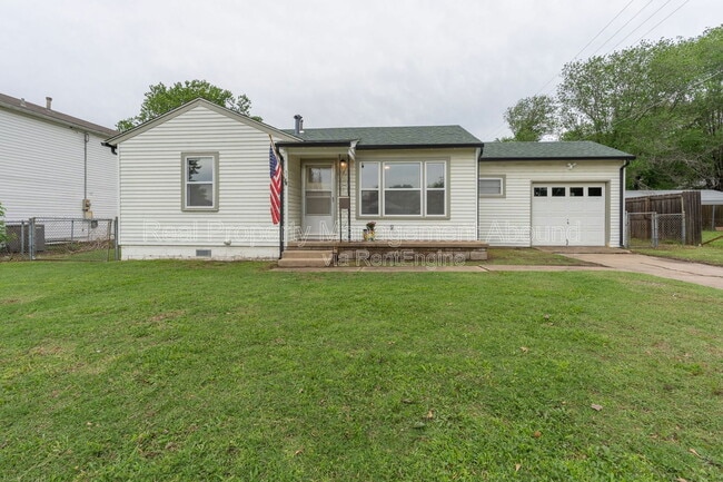 Building Photo - 314 N Birch St