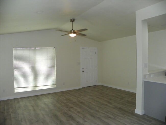 Building Photo - 1306 Colony Creek Dr