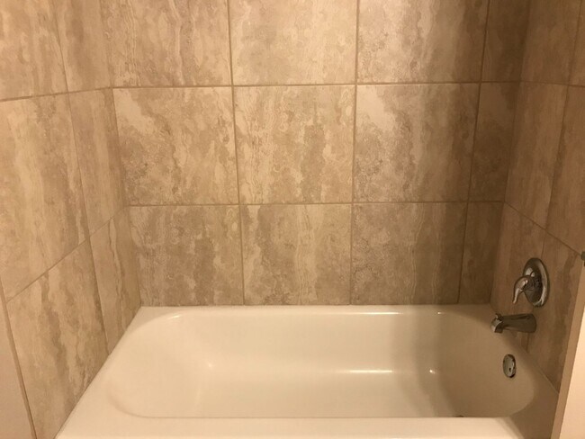 Building Photo - Townhome for rent