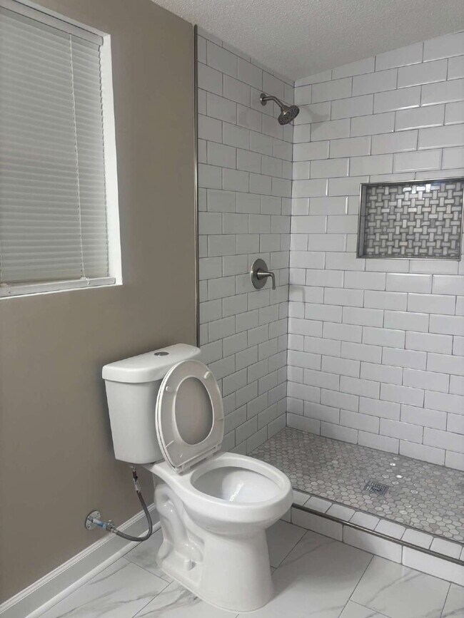 Building Photo - "Charming 3-Bed, 2-Bath Haven on Range Line Road – Your Memphis Retreat Awaits!"