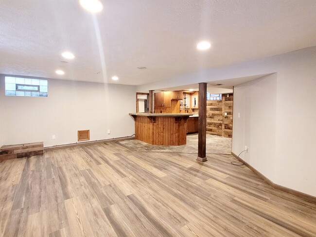 Building Photo - 255 Alger St SE