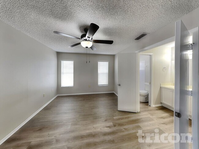 Building Photo - 714 49th St E