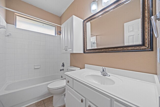 Building Photo - 7202 Lyndhurst Village Ln