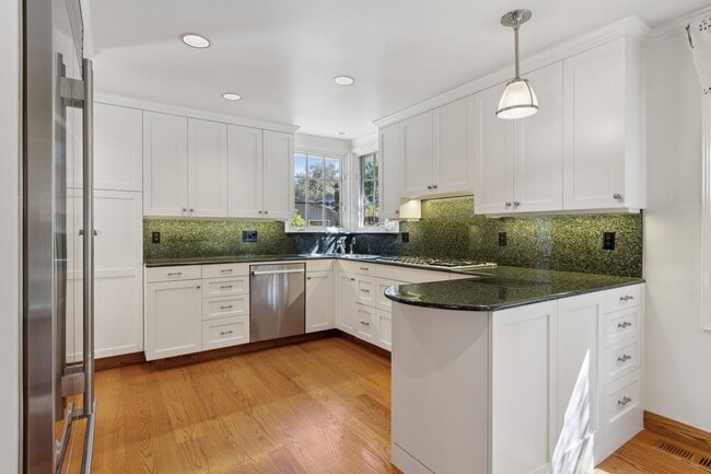 Building Photo - Beautifully Appointed Atherton Estate with Pool & Outdoor Entertaining