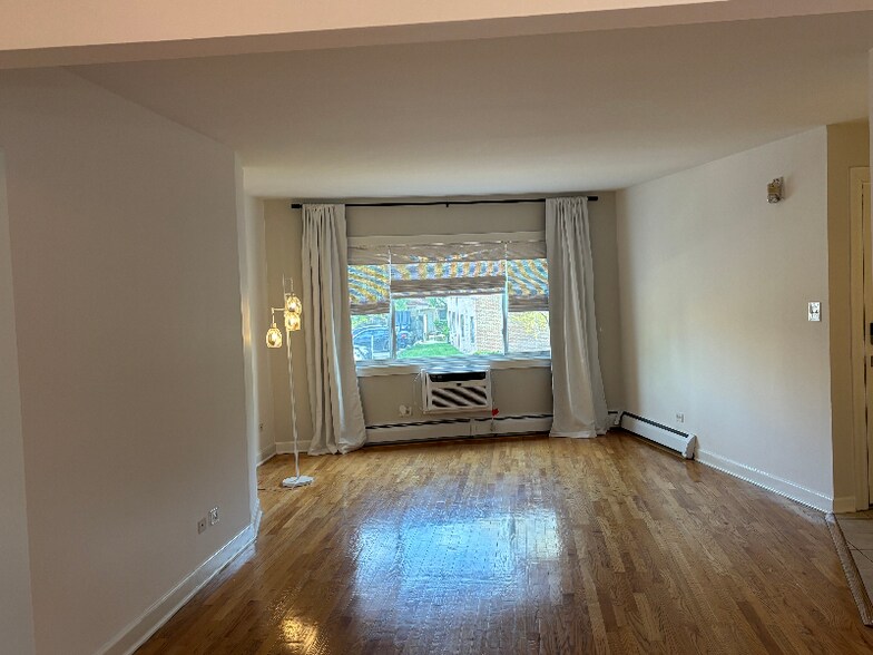 Building Photo - 4842 Conrad St