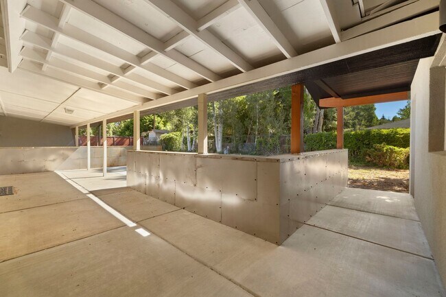 Building Photo - Reburbished 3bd/2ba, 2,275 sq ft home in C...