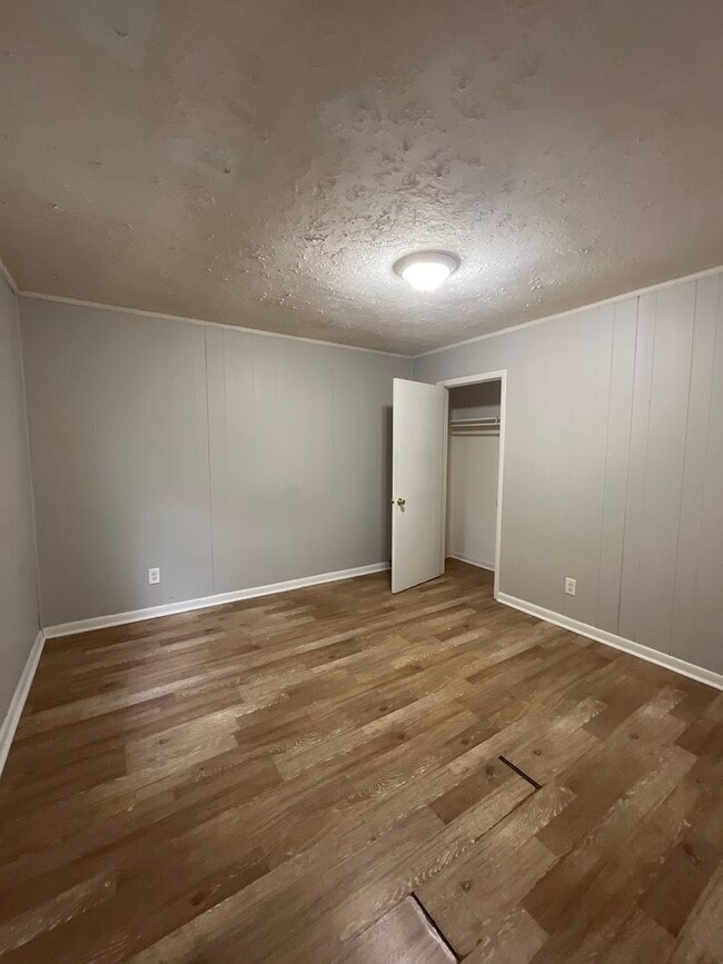 Building Photo - 2 Bedroom/1 Bath Duplex at 421 Cedar Valley Dr. Convenient to Nolensville Pike, shops and restaur...