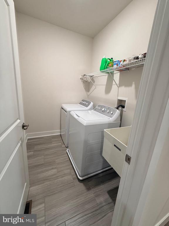 Building Photo - 161 Livingston Ln