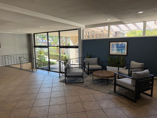 Building Photo - 1021 Scott St