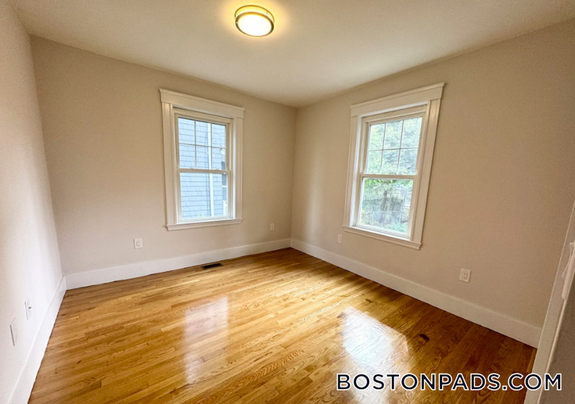 Building Photo - 72 Belden St