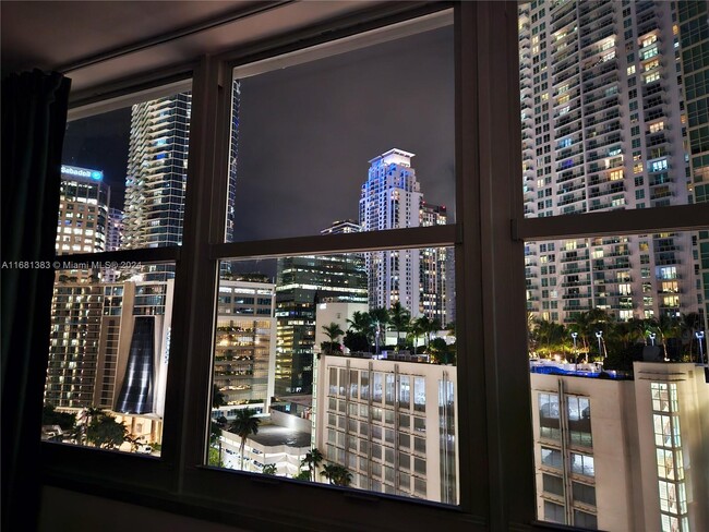 Building Photo - 825 Brickell Bay Dr