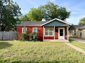 Building Photo - Cute 2/1 Minutes from Tech!