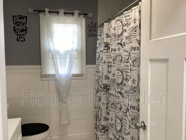 Building Photo - 64 Valentine St