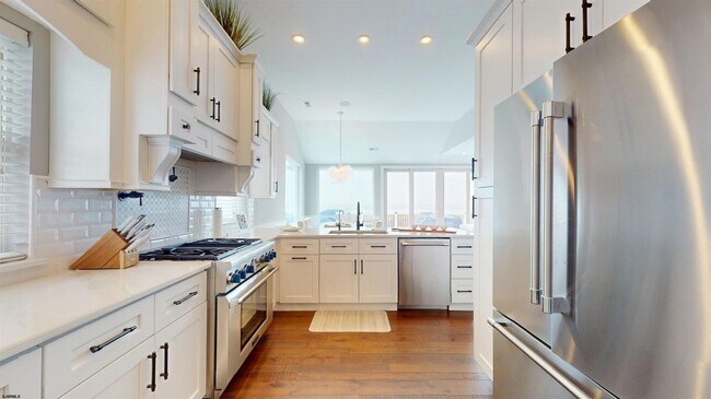 Building Photo - 404 21st St S