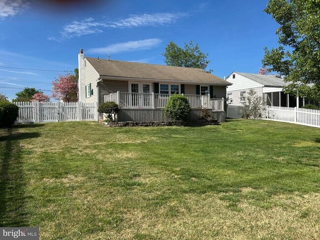 Building Photo - 114 Phillips Ave