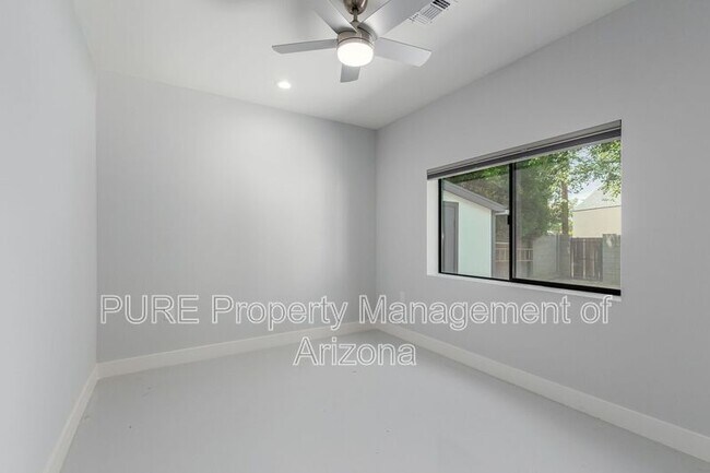 Building Photo - 4501 E Campbell Ave