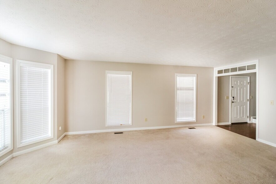 Building Photo - 2915 Emerson Lake Dr