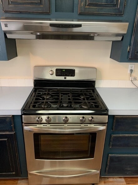 Building Photo - 14 Eastwood Dr