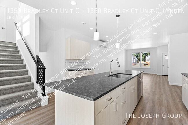 Building Photo - 1350 Bradley Ct