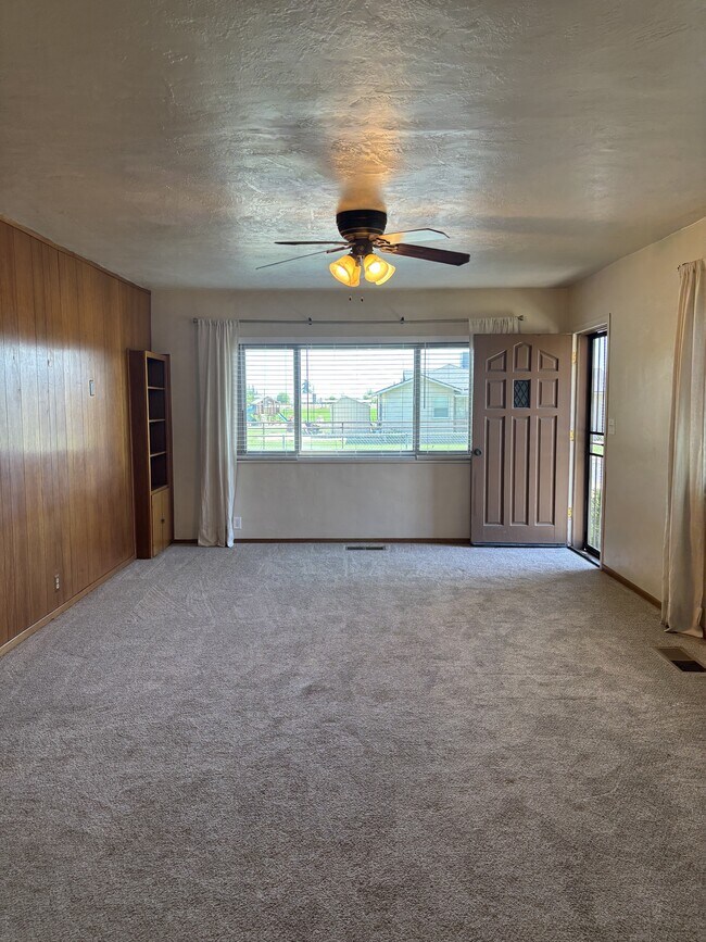 Building Photo - 3607 Idaho Rd