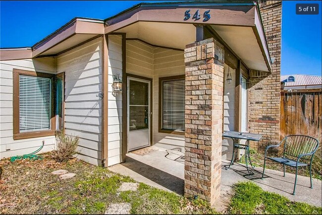 Building Photo - 545 Prairie Dell St