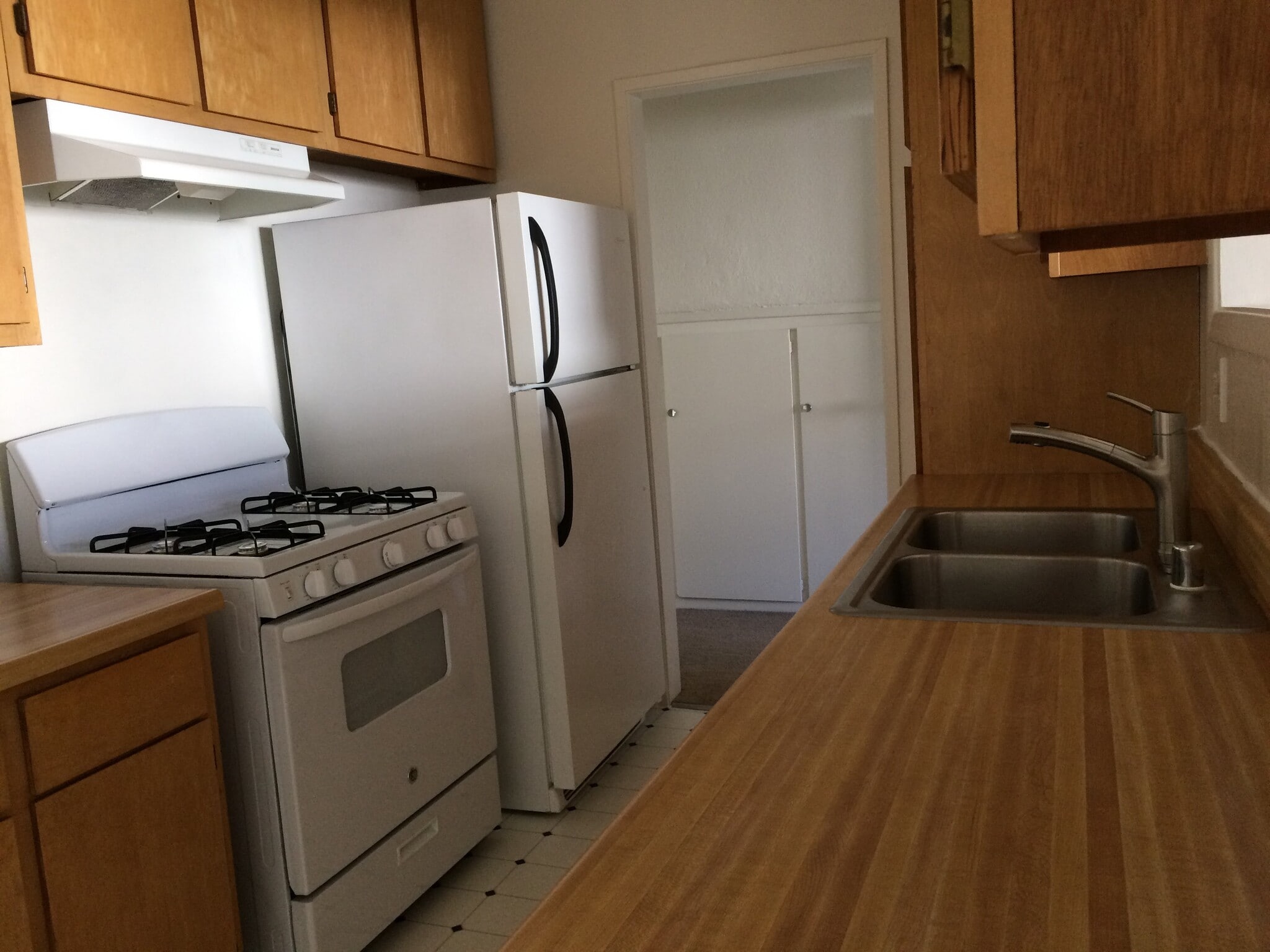 Building Photo - 10516 Eastborne Ave