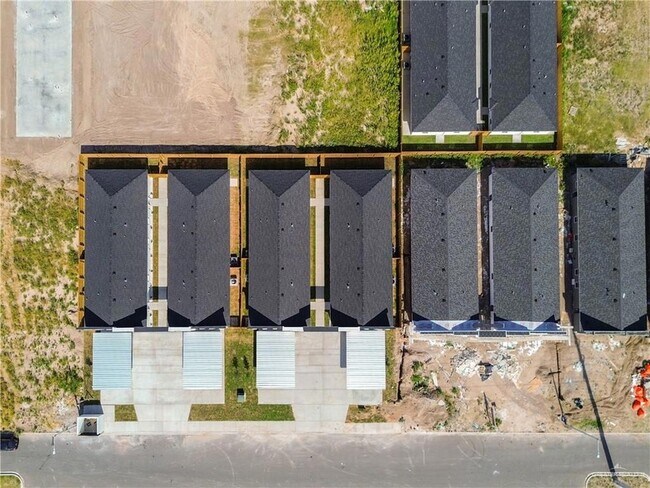 Building Photo - 604 N Onyx Ave