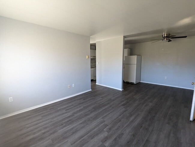 Building Photo - Remodeled 2 Bedroom Apartment in Salisbury