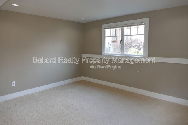 Building Photo - 3246 Conkling Pl W