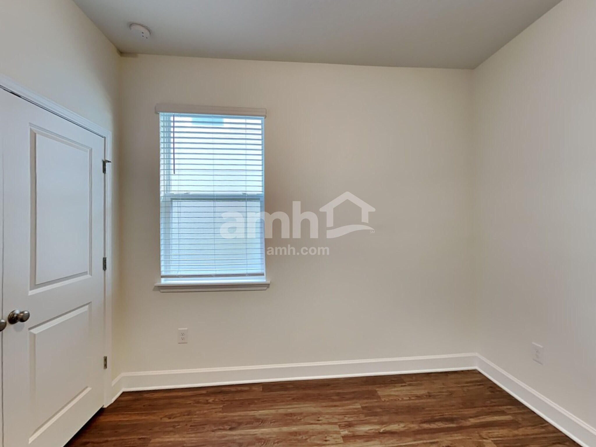 Building Photo - 916 Walden Woods Dr