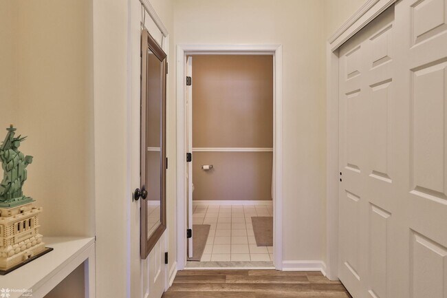 Building Photo - Bright, spacious 2-bedroom / 2-bath condo available now!