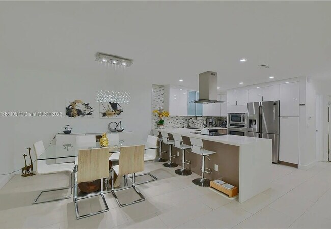 Building Photo - Spacious 1BR, 1BA Master Suite, Gem in Boca Raton – 1,170 sq ft of Comfort & Style! - Looking for...