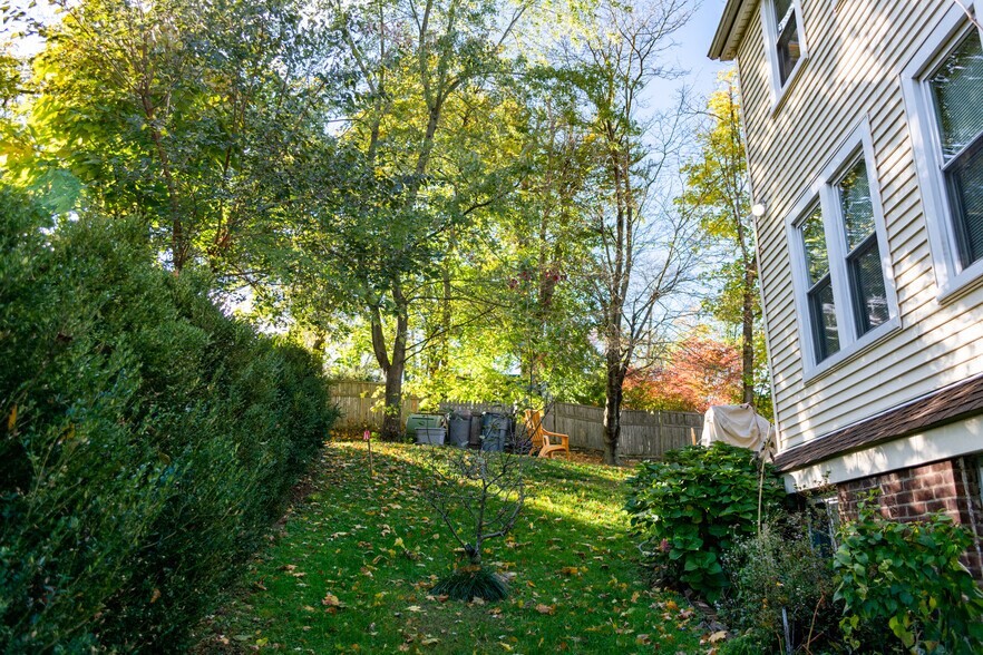 Building Photo - 3 Cedar St