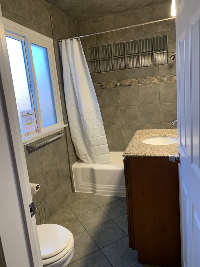 2nd bathroom - 2600 W Ramona Rd