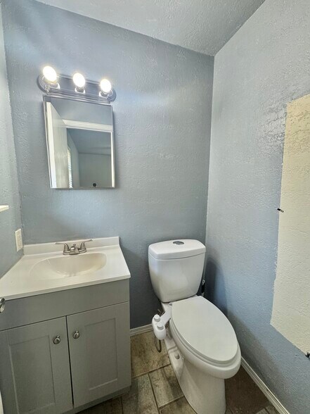 Building Photo - 4200 SE 54th St