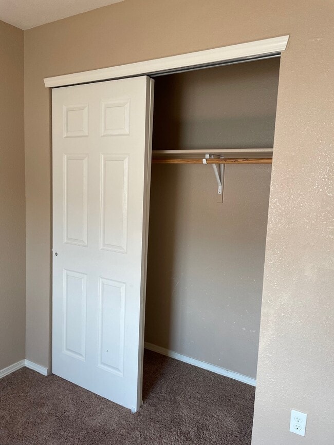 Building Photo - 12960 Cozy Cove Ave