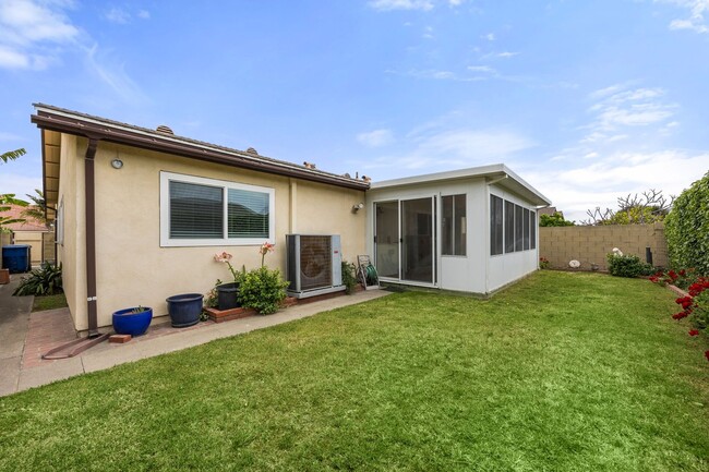 Building Photo - 3-Bed, 2-Bath Single-Family Residence With...