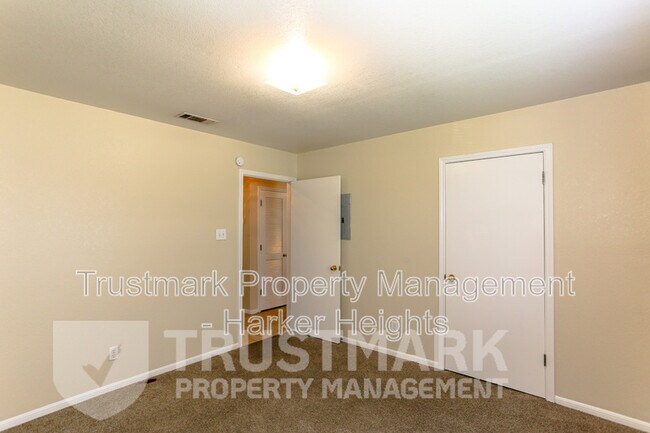 Building Photo - 1907 Windward Dr